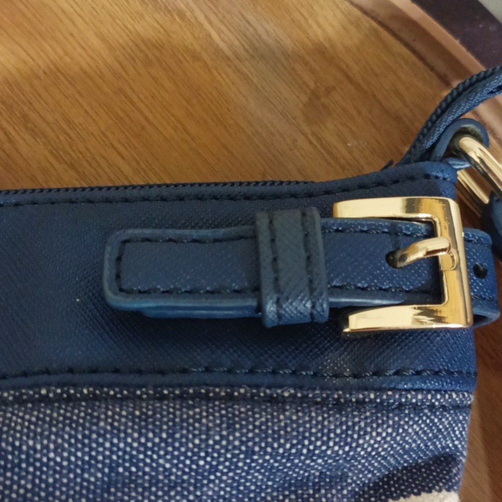 Tommy Hilfiger 8oz striped crossbody bag - Picture 6 of 10